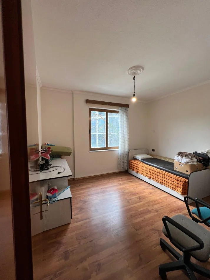 Tirane, jepet me qera apartament 3+1+Ballkon Kati 1, 140 m² 700 € (Prane Lake View Residence Liqeni)