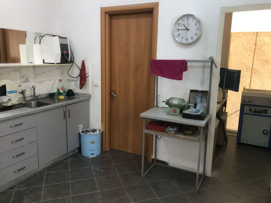 Tirane, shitet ambjent biznesi , 49 m² 216.000 € (prane 21 dhjtorit)