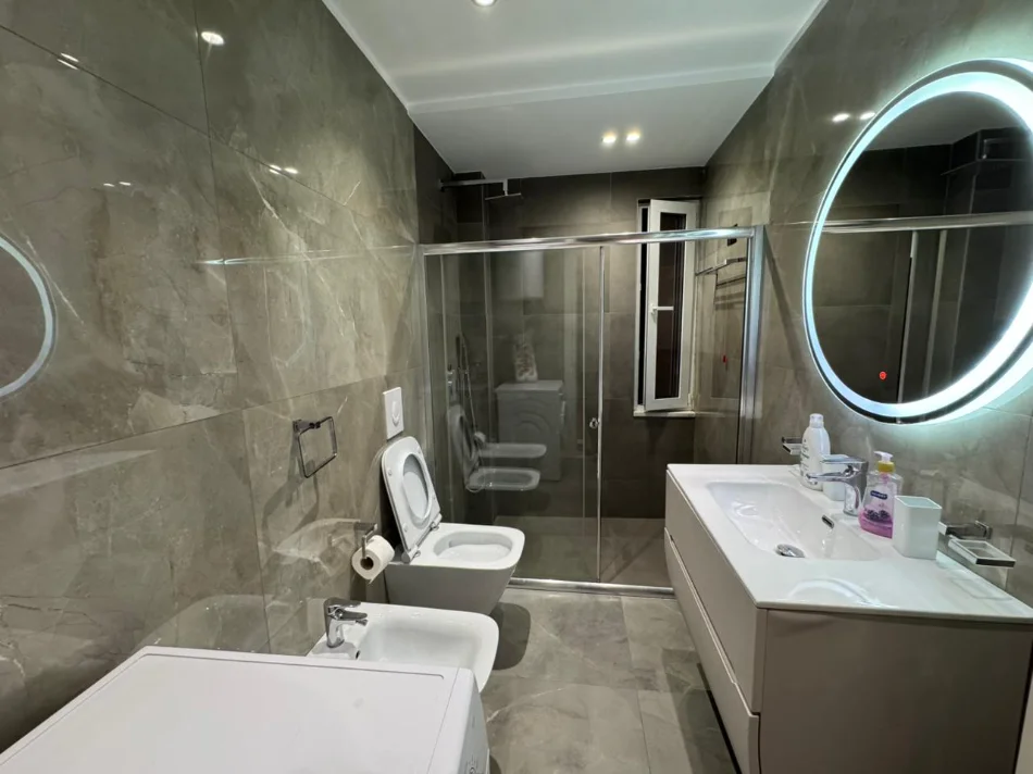 Tirane, shitet apartament 2+1+Ballkon Kati 2, 84 m² 252.000 € (Rruga Mine Peza)
