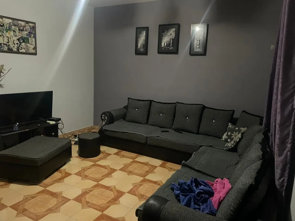 Tirane, jepet me qera 2+1 Kati 0, 120 m² 300 € 
