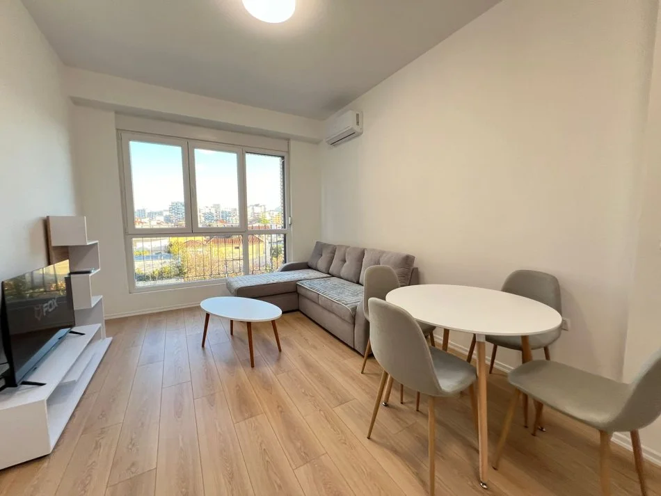 Tirane, jepet me qera apartament 1+1 Kati 2, 61 m² 500 € (Fusha e Aviacionit)