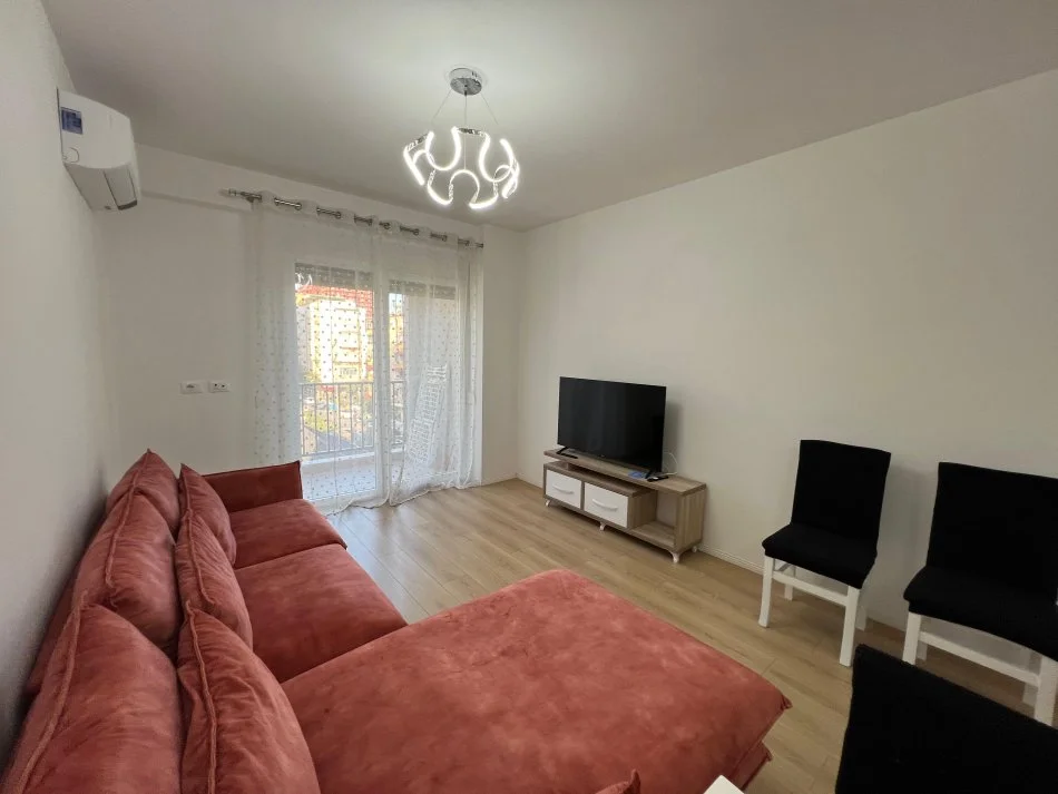 Tirane, jepet me qera apartament 1+1+Ballkon Kati 3, 57 m² 600 € (21 dhjetori)
