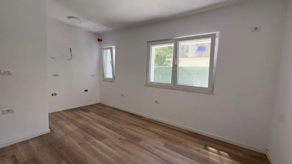 Tirane, shitet apartament 1+1 Kati 1, 130.000 € (blloku i vilave selite)