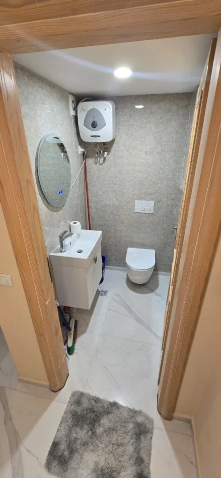 Tirane, jepet me qera ambjent biznesi Kati 0, 40 m² 300 € (Shkoze)