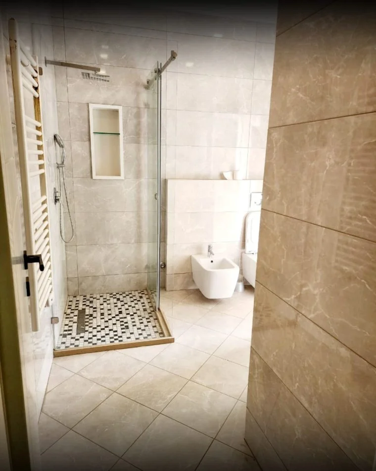 Tirane, jepet me qera Vile 3+1 Kati 3, 300 m² 1.500 € (SELITE)