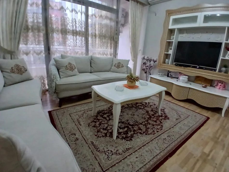 Tirane, jepet me qera apartament 2+1+Ballkon Kati 1, 90 m² 580 € 