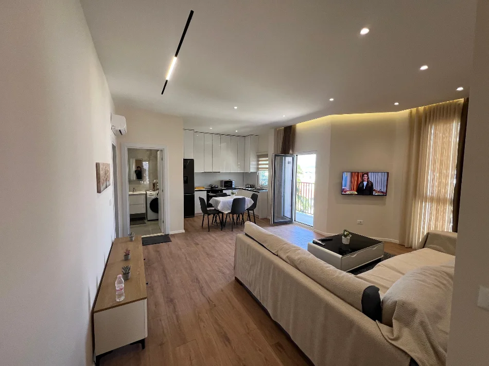Tirane, jepet me qera apartament 1+1+Ballkon Kati 3, 67 m² 450 € (Rruga Tomi Kristo)