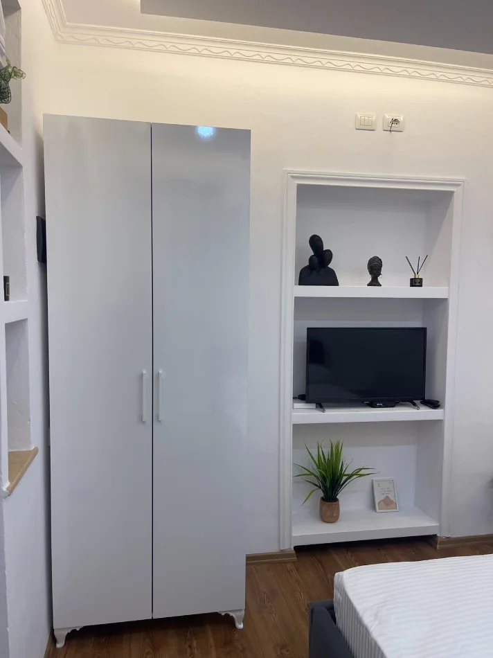 Tirane, jepet me qera apartament 1+1 Kati 2, 60 m² 400 € (Gjimnazi partizani)