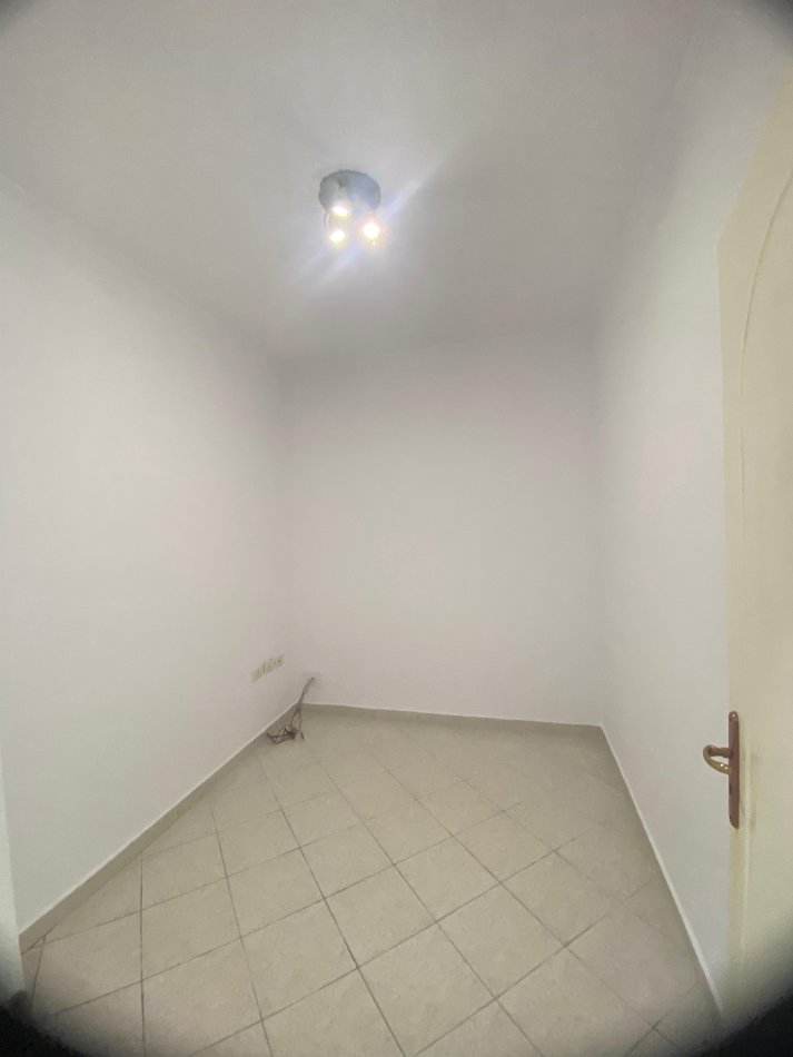 Tirane, jepet me qera zyre Kati 2, 70 m² 750 € (pranë ArTurbina)