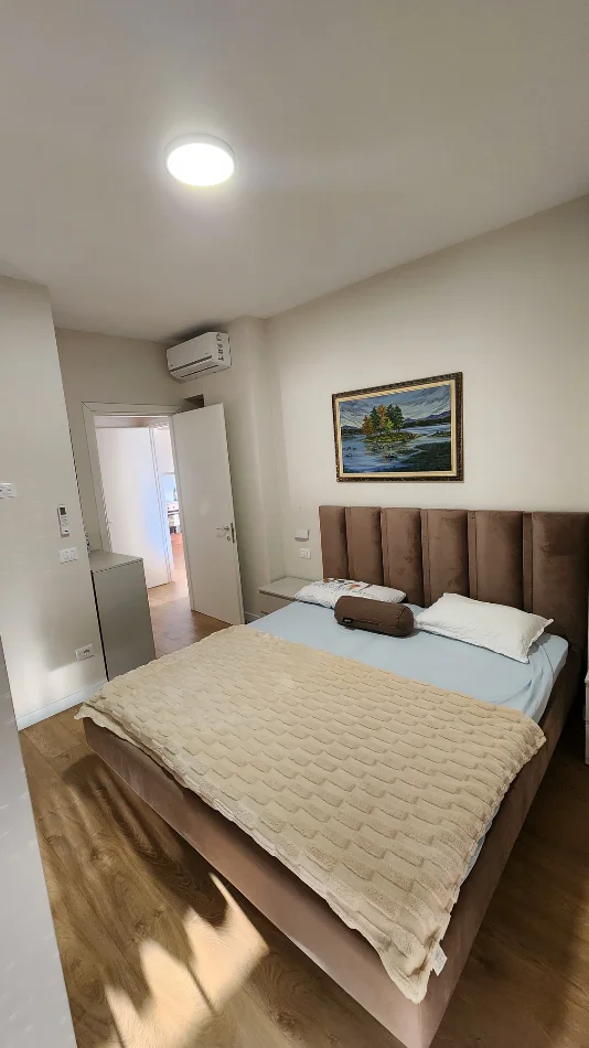 Tirane, jepet me qera apartament 2+1 Kati 7, 104 m² 1.000 € (Myslym Shyri)