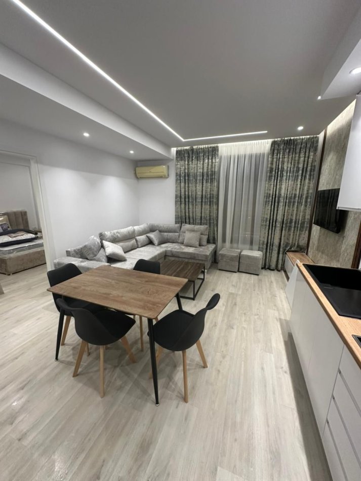 Tirane, jepet me qera apartament 1+1 Kati 7, 65 m² 600 € (Zogu i Zi)