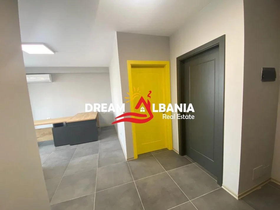 Tirane, jepet me qera zyre Kati 7, 100 m² 500 € (prane ambasades Amerikane)