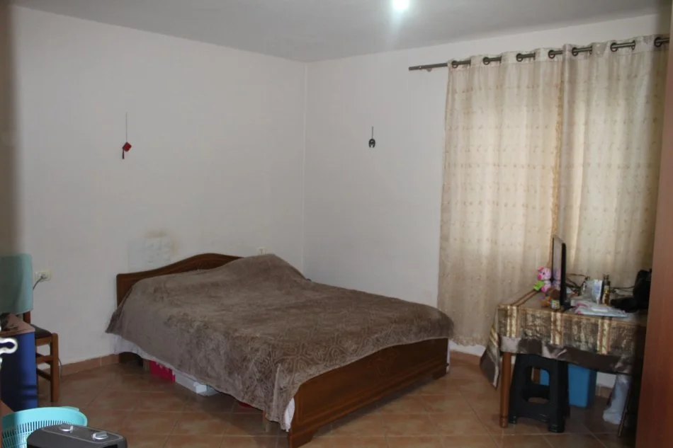 Tirane, shes apartament 1+1+Ballkon Kati 2, 83 m² 75.500 € (Rruga Muhamet Deliu)