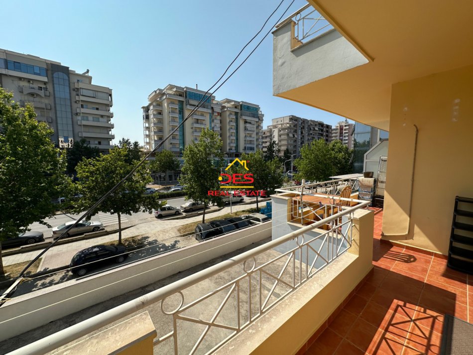 Vlore, jepet me qera apartament 2+1+Ballkon Kati 3, 100 m² 500 € (Rruga Gjergj Kastrioti)