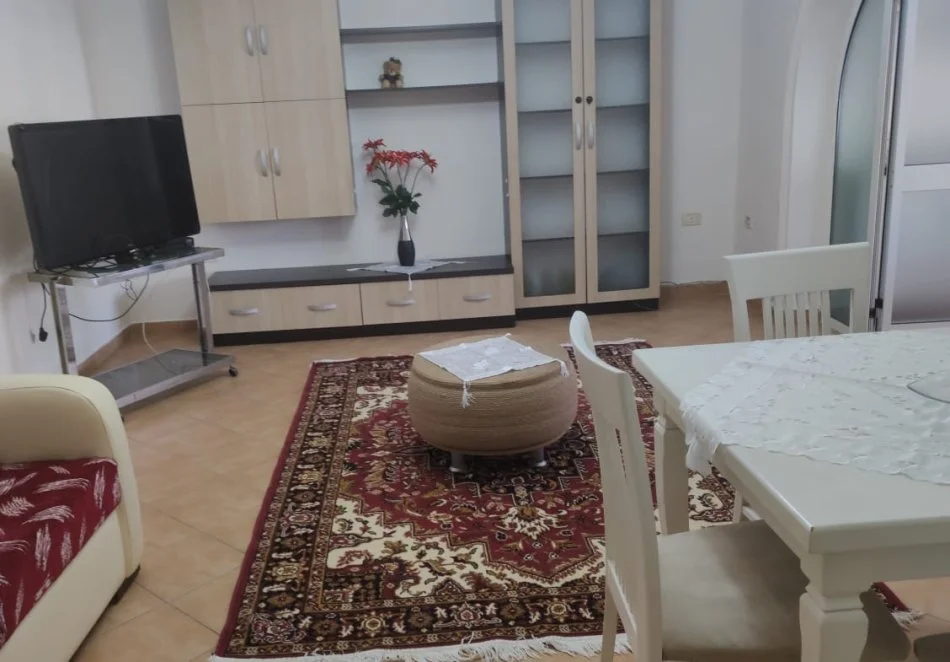 Tirane, jepet me qera apartament 3+1 Kati 2, 131 m² 600 € (Rruga Sulejman Delvina)