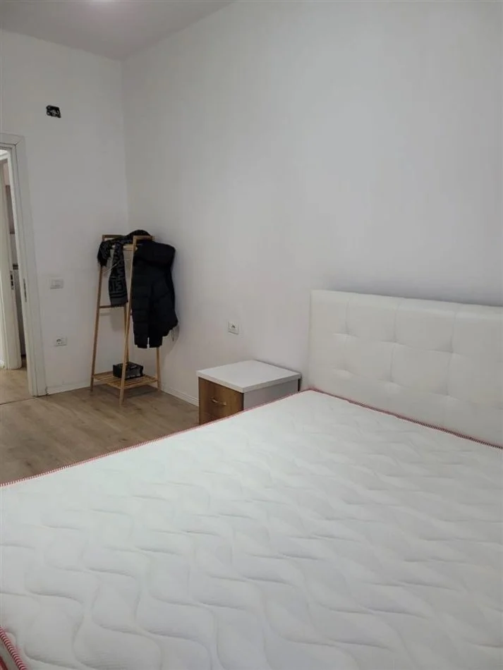 Tirane, jepet me qera apartament 1+1+Ballkon Kati 6, 87 m² 400 € (5 Maj)