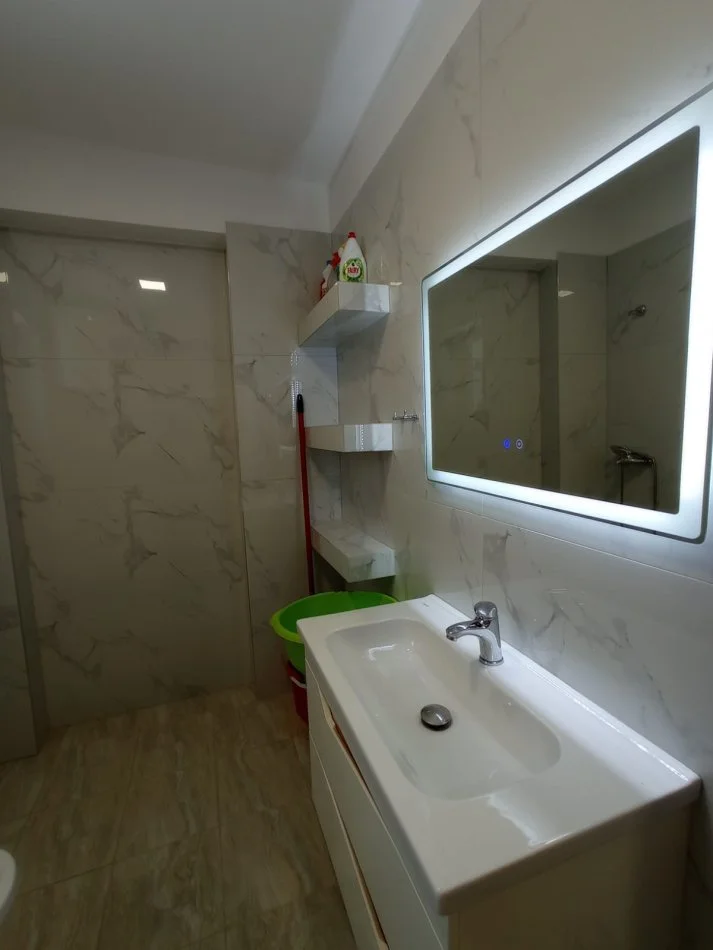 Tirane, jepet me qera apartament 2+1+Aneks+Ballkon Kati 1, 100 m² 900 € (Ibrahim Rugova)