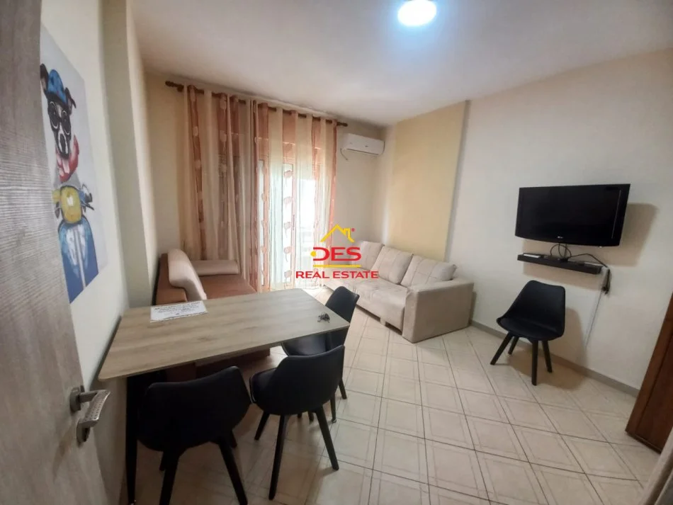 Vlore, jepet me qera apartament 1+1+Ballkon Kati 2, 70 m² 300 € (Rruga Murat Tërbaçi)
