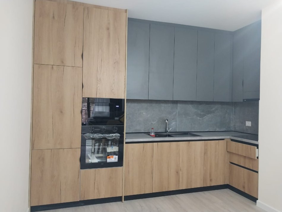 Tirane, jepet me qera apartament 2+1 Kati 1, 90 m² 1.100 € (Liqeni i Thate)