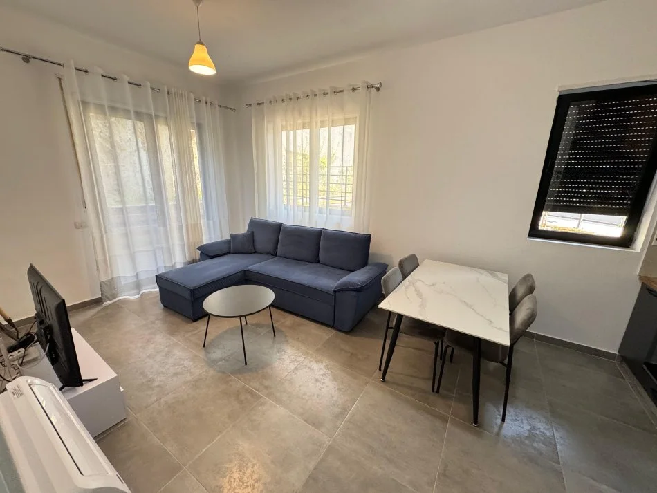 Tirane, jepet me qera apartament 1+1 Kati 1, 74 m² 500 € (Rruga kodra e diellit)