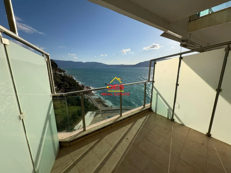 Vlore, jepet me qera apartament 1+1+Ballkon Kati 3, 75 m² 600 € (Rruga Aleksandër Moisiu)