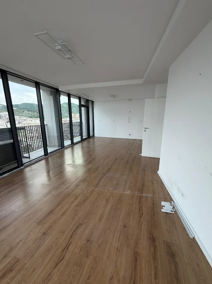 Tirane, jepet me qera zyre Kati 12, 200 m² 3.000 € (Lake View Residence)