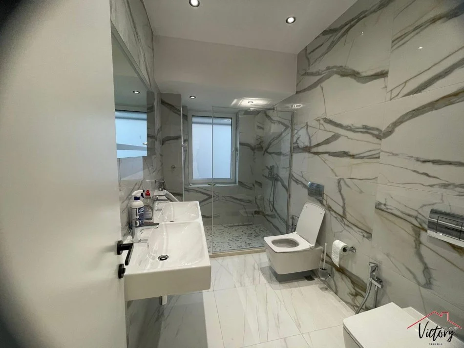 Tirane, jepet me qera apartament 3+1+Ballkon Kati 3, 120 m² 1.400 € 