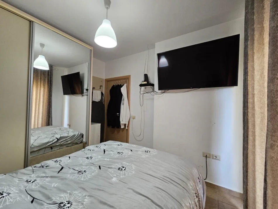 Tirane, jepet me qera apartament 1+1+Ballkon Kati 2, 50 m² 400 € (RR.PETI LIQENI I THATE)