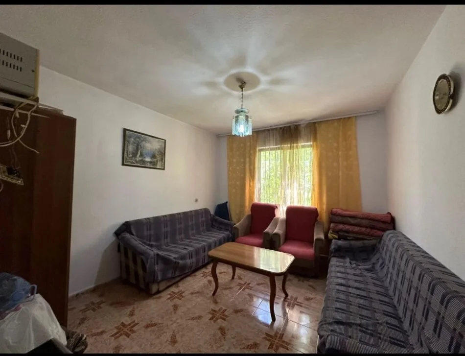 Tirane, shitet shtepi 3+1+Ballkon Kati 2, 282 m² 135.000 € (Liqeni i Paskuqanit)