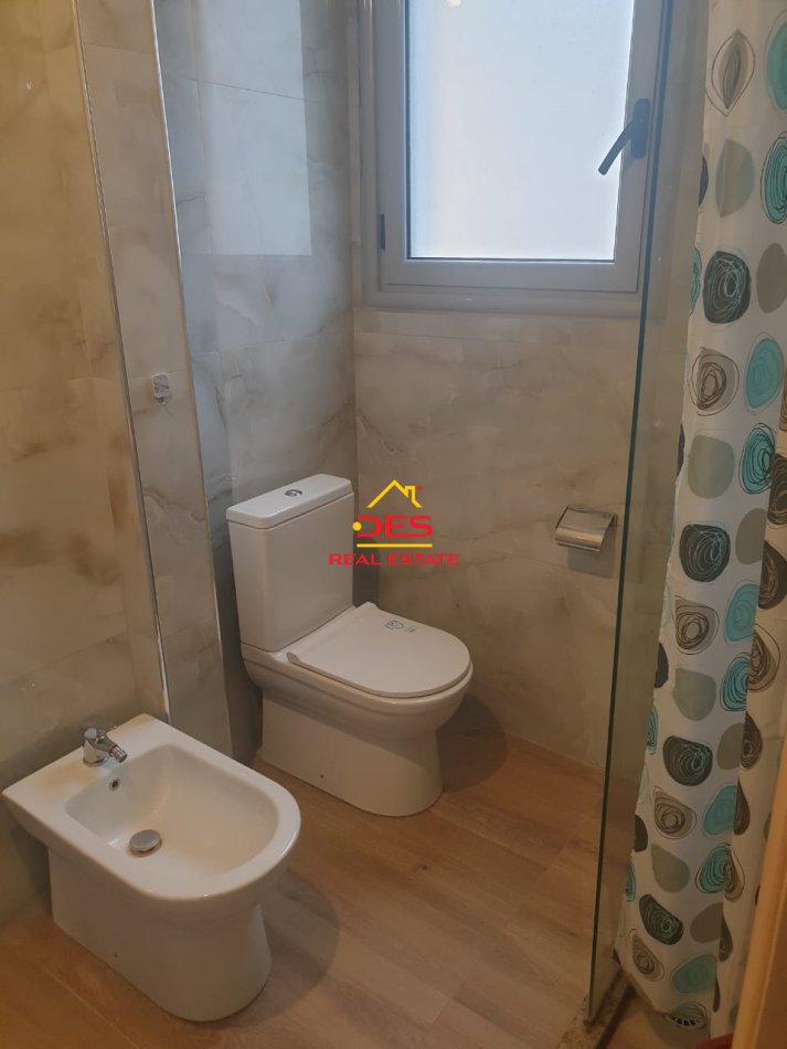 Vlore, jepet me qera apartament 2+1+Ballkon Kati 6, 100 m² 500 € (Rruga Sadik Zotaj)