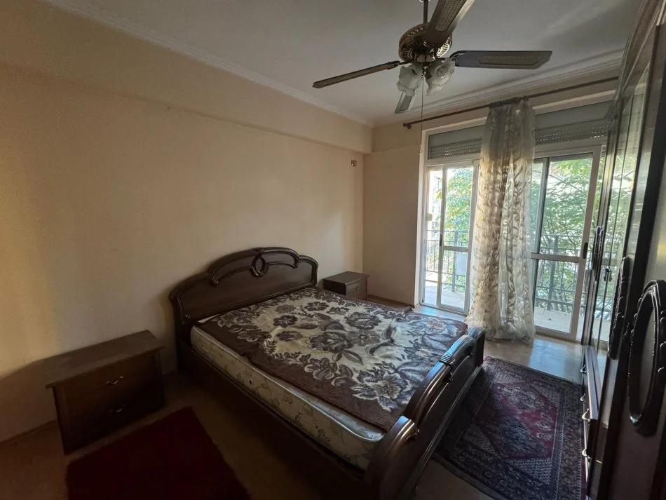Tirane, jepet me qera apartament 3+1 Kati 2, 90 m² 600 € (Oxhaku)