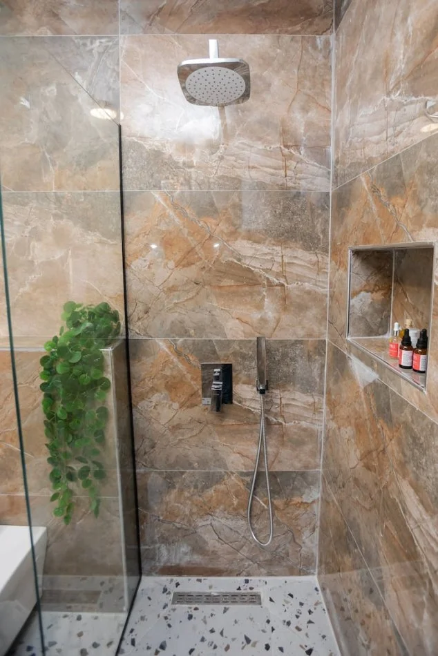 Tirane, jepet me qera apartament 1+1+Ballkon Kati 5, 60 m² 580 € (Rruga e Dibres)