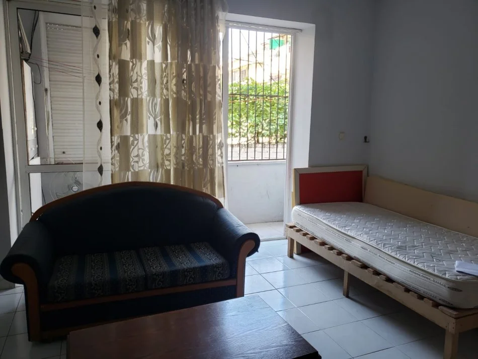 Tirane, jepet me qera 1+1+Aneks+Ballkon , 74 m² 35.000 € (Bulevardi Bajram Curri prane gjymnazit besnik Sykja)