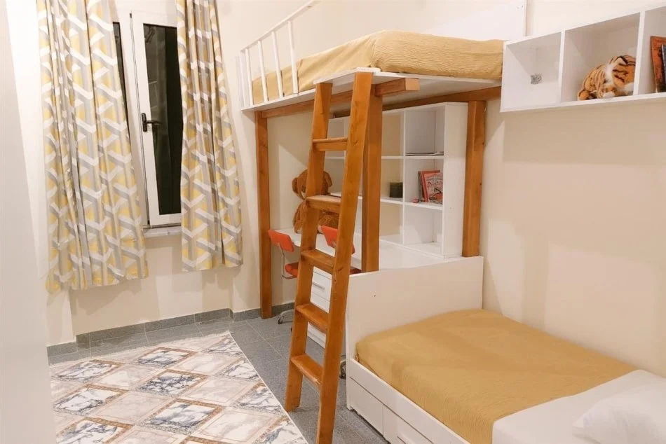 Tirane, jepet me qera apartament 2+1+Ballkon Kati 5, 75 m² 600 € 