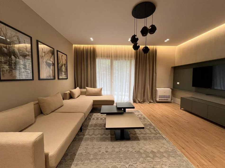 Tirane, jepet me qera apartament 2+1 , 1.150 € (selite , kodra e diellit)