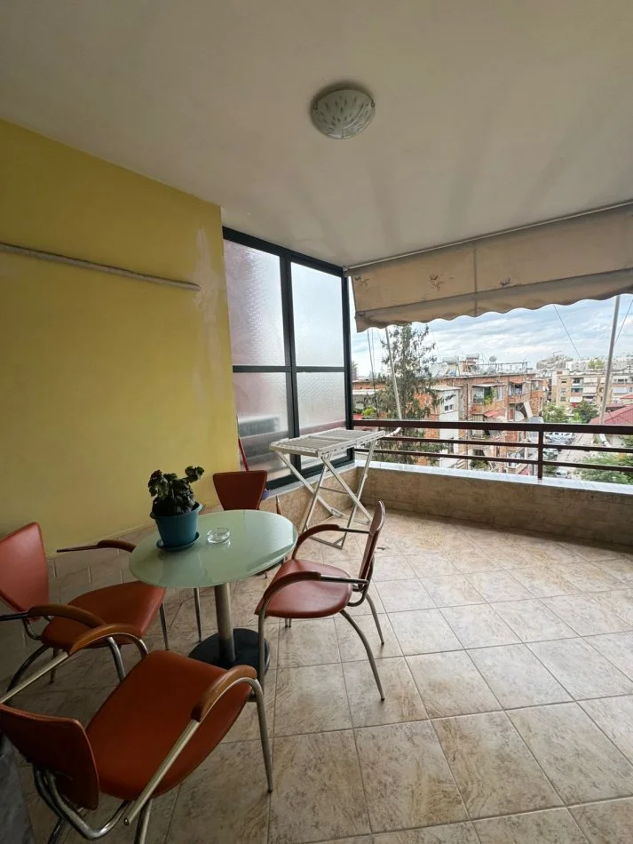 Tirane, jepet me qera apartament 2+1+Ballkon Kati 4, 130 m² 700 € 