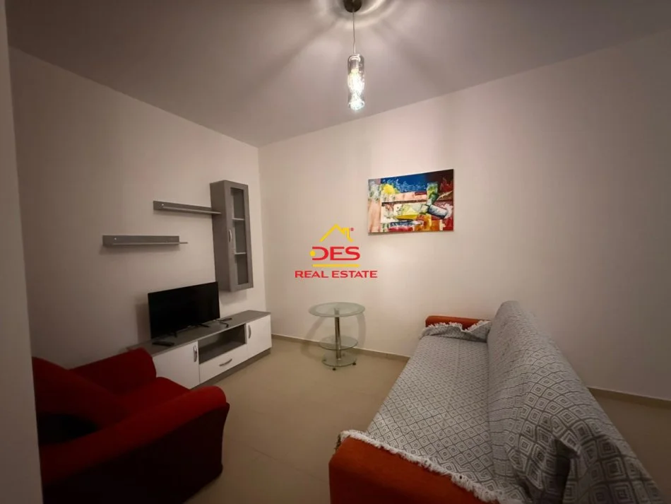 Vlore, jepet me qera apartament 1+1+Ballkon Kati 2, 65 m² 350 € (Rryga aleksandër Moisiu)