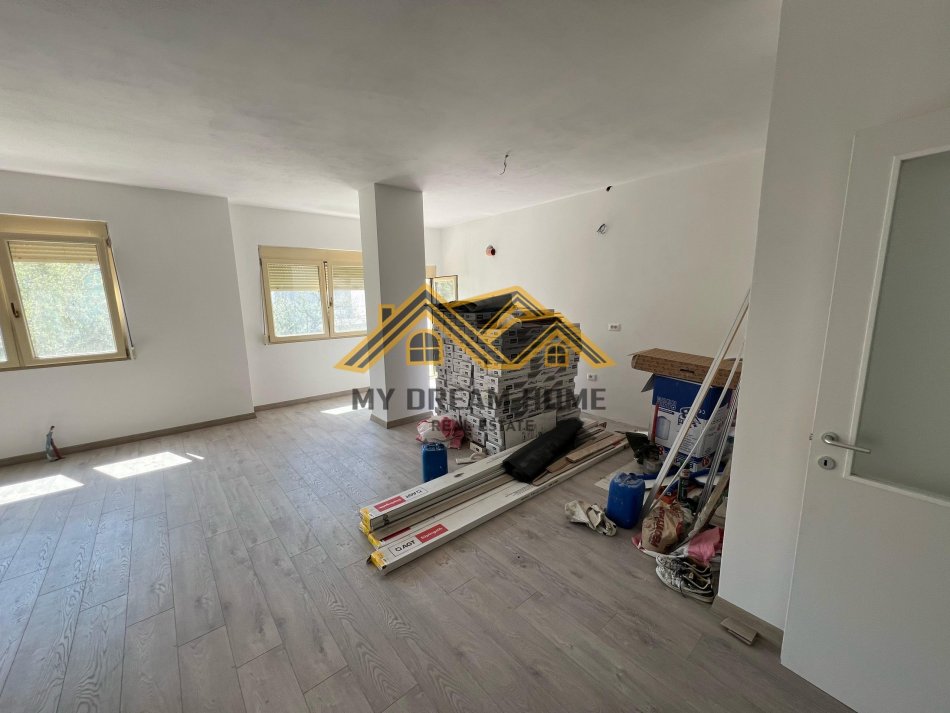 Durres, jepet me qera apartament 2+1 Kati 1, 148 m² 350 € (KAZAZI DURRES)
