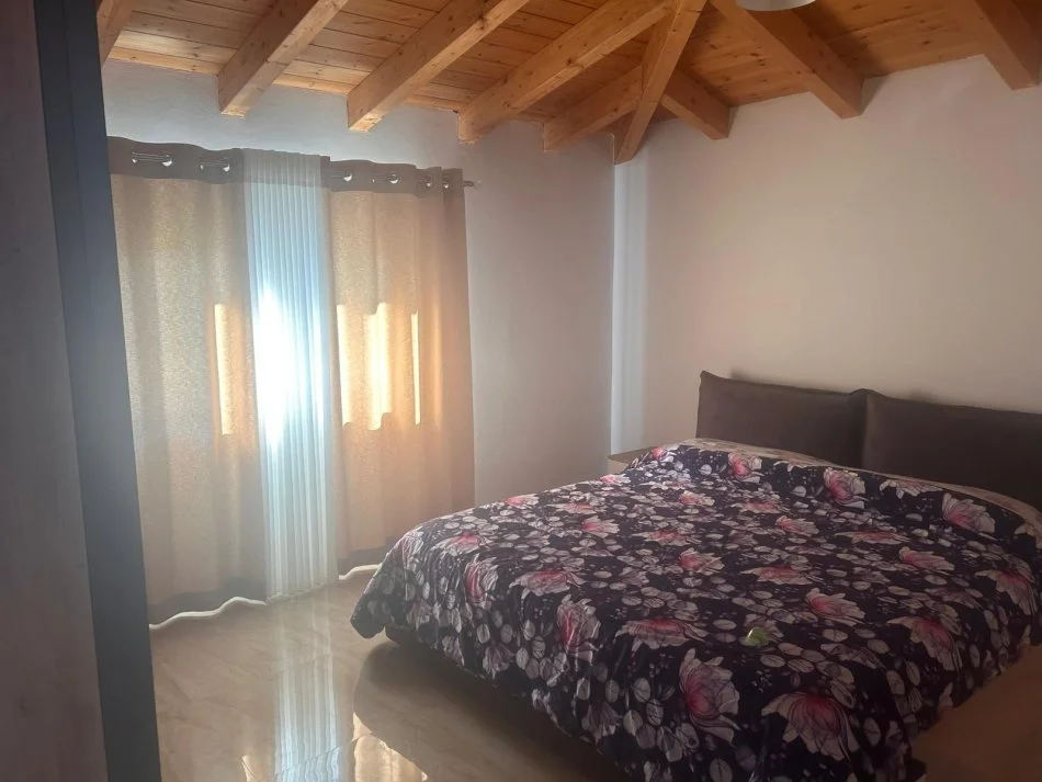 Tirane, jepet me qera apartament 2+1 Kati 4, 450 € 