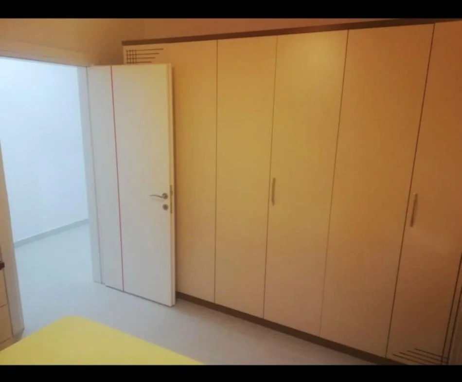 Tirane, jepet me qera apartament 1+1+Ballkon Kati 1, 78 m² 450 € (Kopshti Botanik)