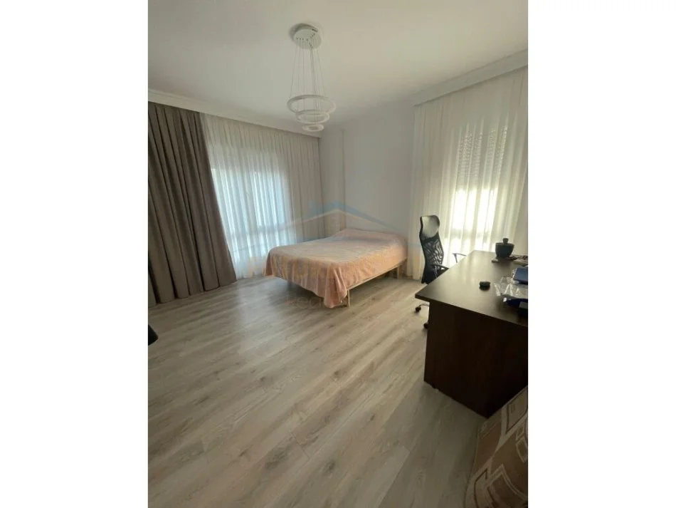 Tirane, shitet apartament 2+1 Kati 1, 89 m² 155.000 € (Porcelan)