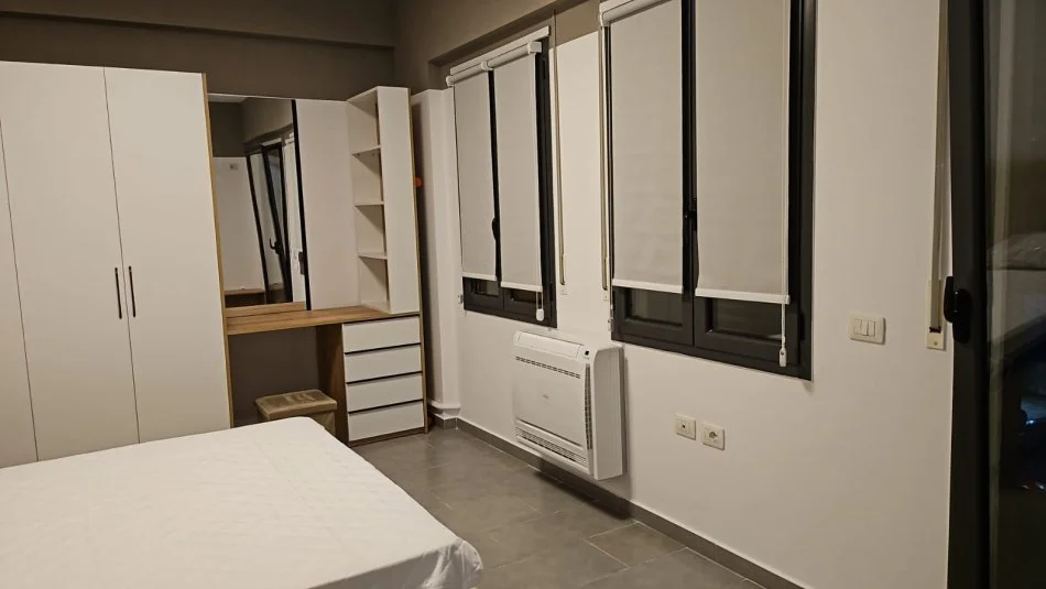 Tirane, jepet me qera apartament 2+1+Ballkon Kati 5, 108 m² 800 € (rruga Zallit)