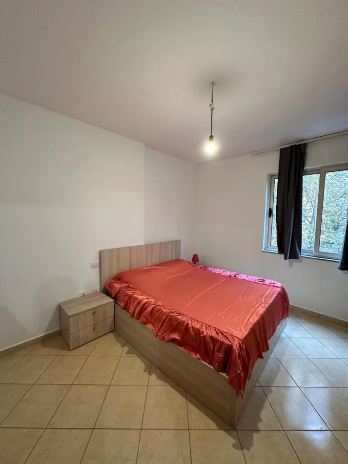 Tirane, jepet me qera apartament 1+1 Kati 2, 60 m² 350 € (Bulevardi Migjeni)