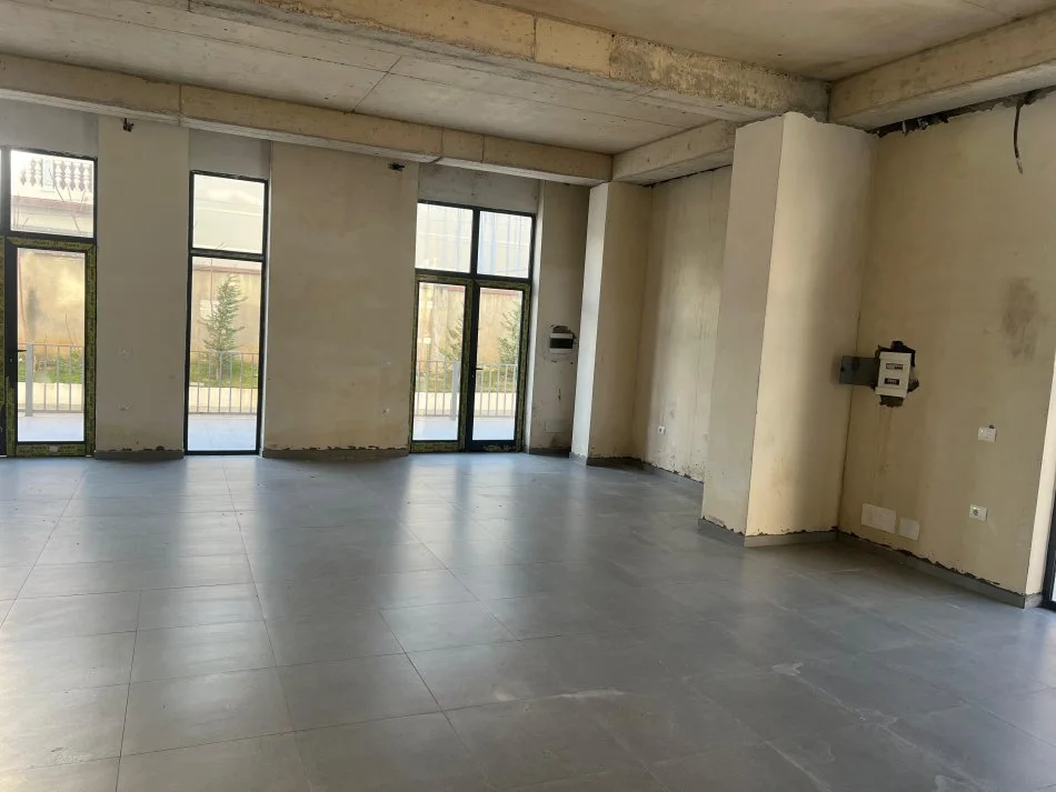 Tirane, shitet ambjent biznesi Kati 0, 81 m² (selite)