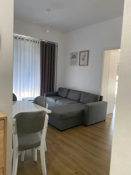 Tirane, jepet me qera apartament 1+1 Kati 7, 70 m² 550 € (Rruga "Ali Demi")