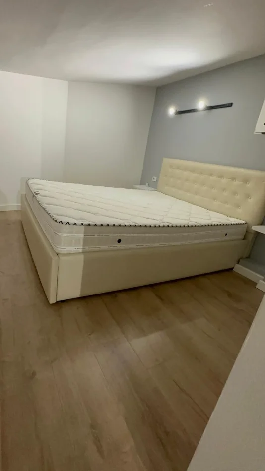 Tirane, jepet me qera apartament 1+1+Ballkon Kati 6, 55 m² 43000 Leke (Rruga Rrapo Hekali)