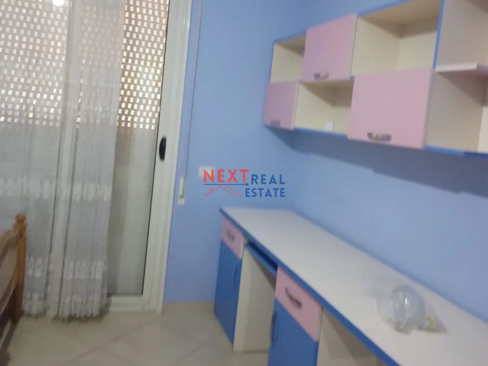 Vlore, jepet me qera apartament 2+1+Ballkon Kati 6, 110 m² 350 € (COLE)