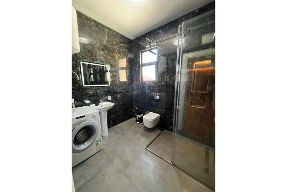 Tirane, shitet apartament 2+1+Ballkon Kati 2, 135 m² 210.000 € (Rruga e Elbasanit)