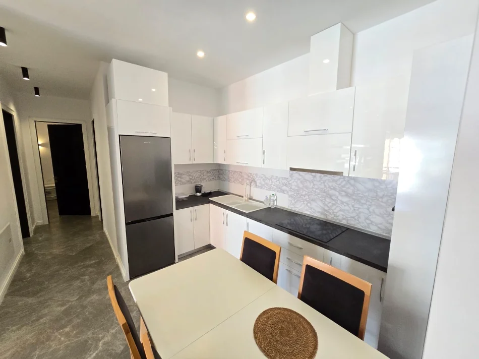 Tirane, jepet me qera apartament 2+1 Kati 5, 116 m² 1350 € (delijorgji)