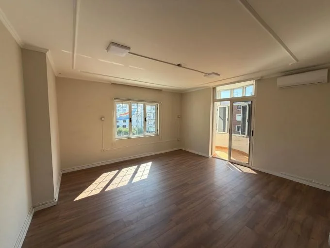 Tirane, jepet me qera ambjent biznesi Kati 4, 178 m² 1.800 € (ish blloku)